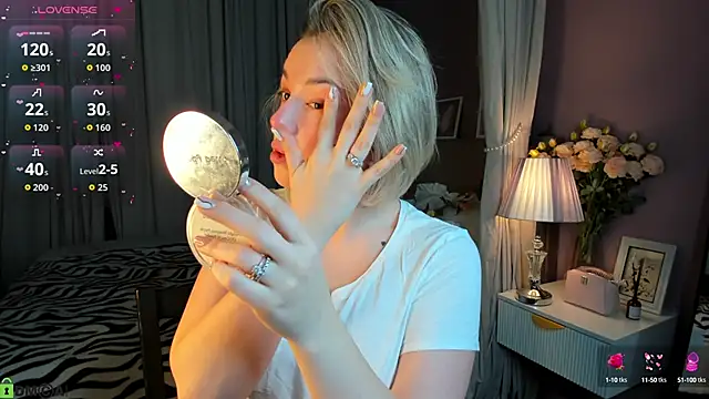 Snapshot of Nikki_Kai chatting on 10-13-25, 01:05 Nikki Kai online show from 10-13-25, 01:05