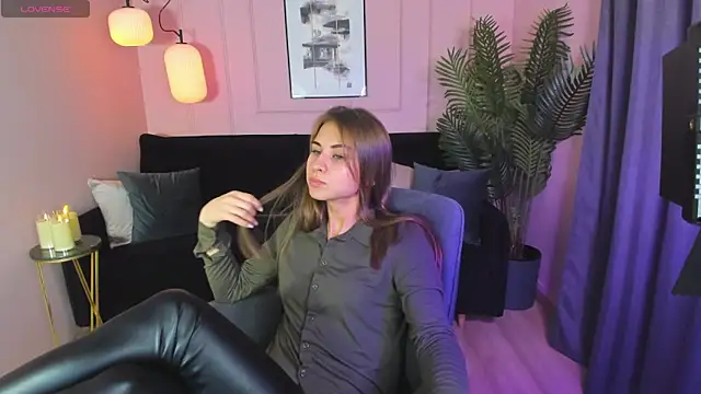 CharmBianca online show from 02-13-25, 12:00