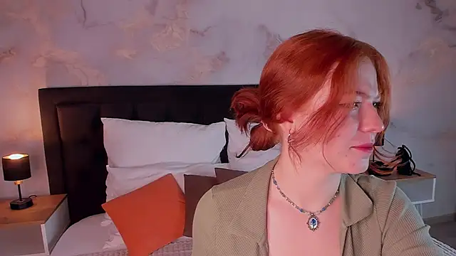 Snapshot of SophieOuld chatting on 02-04-25, 10:10 SophieOuld online show from 02-04-25, 10:10