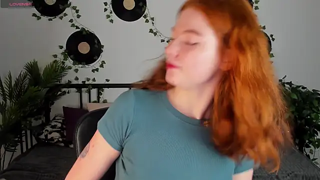 Snapshot of SophieOuld chatting on 03-18-25, 03:20 SophieOuld online show from 03-18-25, 03:20