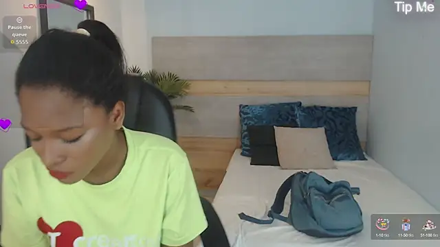 Snapshot of brendathompson_ chatting on 09-26-25, 03:43 brendathompson online show from 09-26-25, 03:43