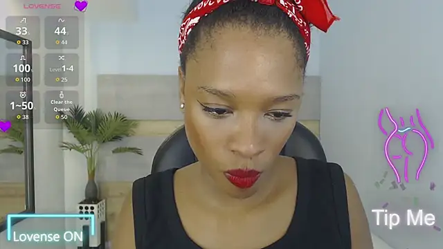 Snapshot of brendathompson_ chatting on 10-02-25, 01:34 brendathompson online show from 10-02-25, 01:34