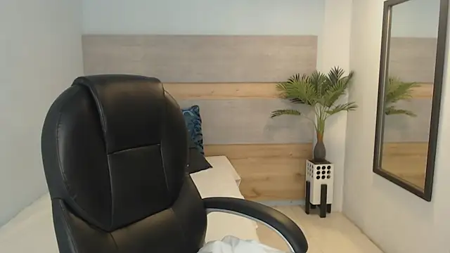 Snapshot of brendathompson_ chatting on 10-04-25, 03:04 brendathompson online show from 10-04-25, 03:04