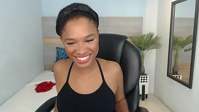 Snapshot of brendathompson_ chatting on 10-11-25, 02:11 brendathompson online show from 10-11-25, 02:11