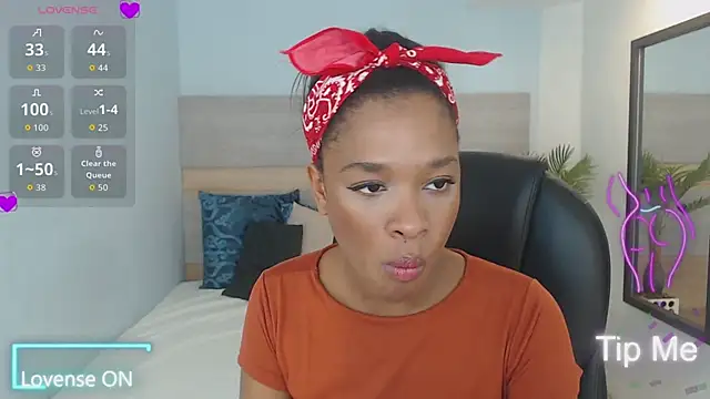 Snapshot of brendathompson_ chatting on 10-21-25, 02:12 brendathompson online show from 10-21-25, 02:12