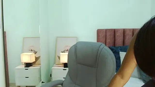 Snapshot of brendathompson_ chatting on 11-13-25, 05:50 brendathompson online show from 11-13-25, 05:50