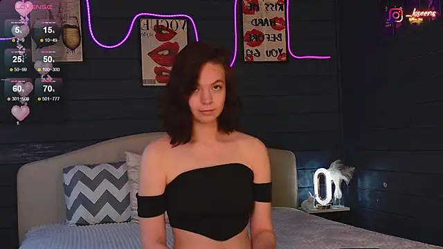 Snapshot of Eseensia chatting on 10-12-25, 02:32 Eseensia online show from 10-12-25, 02:32