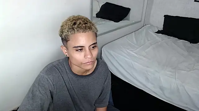 Liiamthompson online show from 02-13-25, 06:16