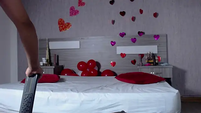 Liiamthompson online show from 02-17-25, 02:04