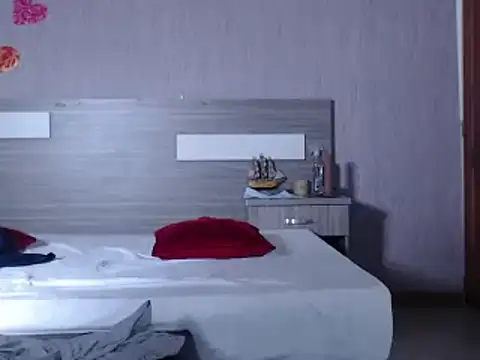 Liiamthompson online show from 02-20-25, 08:47