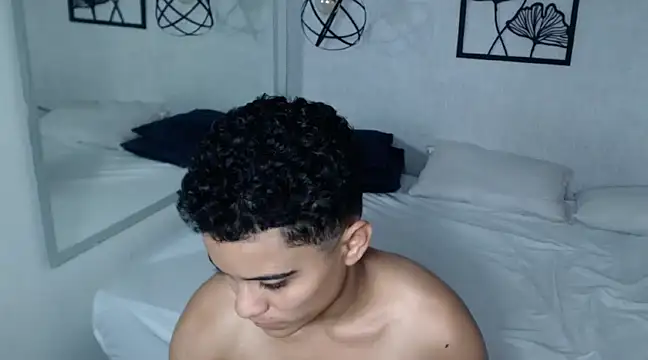 Liiamthompson online show from 03-11-25, 02:29