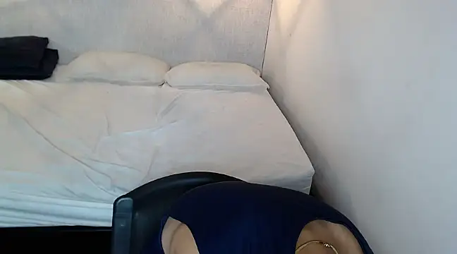 Liiamthompson online show from 03-12-25, 08:20