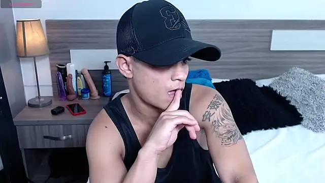 Liiamthompson online show from 12-18-25, 09:21