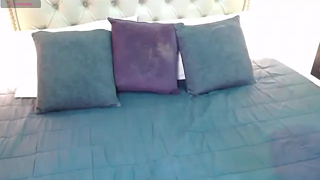 Liiamthompson online show from 06-12-26, 07:13