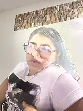 Snapshot of viccky_vick chatting on 02-05-25, 06:26 viccky vick online show from 02-05-25, 06:26