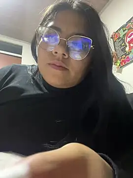 Snapshot of viccky_vick chatting on 02-15-25, 03:31 viccky vick online show from 02-15-25, 03:31