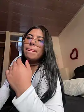Snapshot of viccky_vick chatting on 03-04-25, 03:37 viccky vick online show from 03-04-25, 03:37