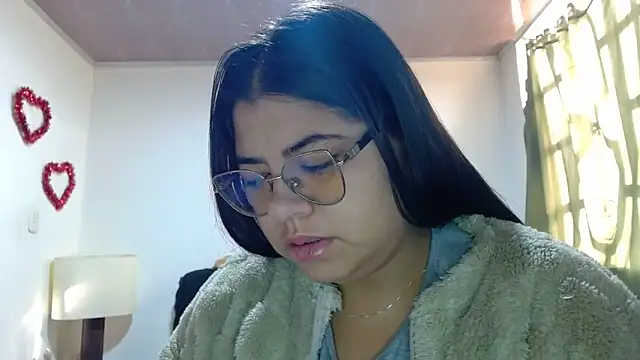 Snapshot of viccky_vick chatting on 09-17-25, 12:40 viccky vick online show from 09-17-25, 12:40