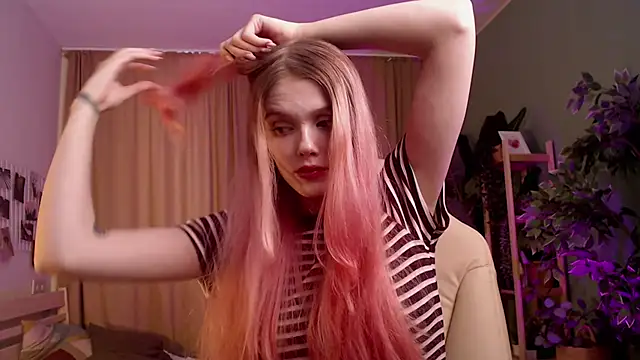 Gretchen Mol online show from 01-14-26, 07:36