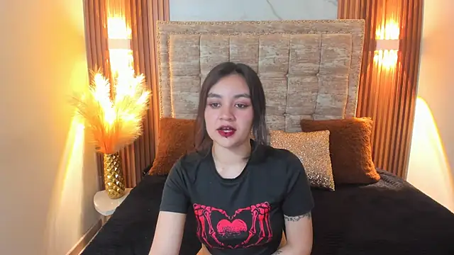 Lucy Harris online show from 02-18-25, 07:19