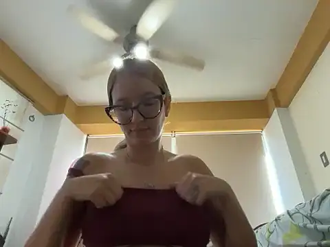 Snapshot of Mermaid-hana chatting on 10-16-25, 11:44 Mermaid-hana online show from 10-16-25, 11:44