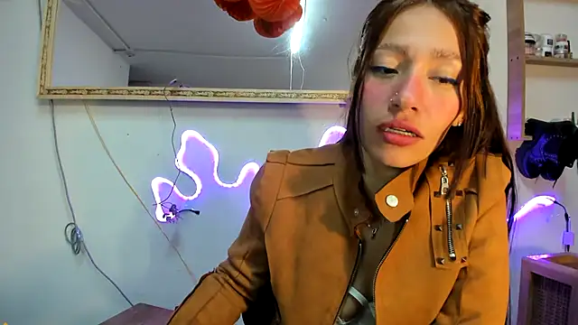 IZZY BEAUTIFUL online show from 02-21-25, 10:04