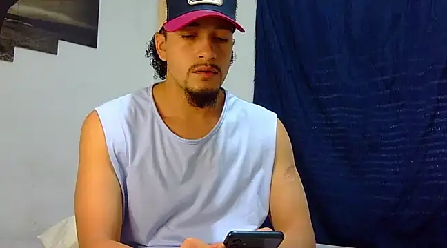 Snapshot of Keiviid chatting on 03-04-25, 02:21 Keiviid online show from 03-04-25, 02:21