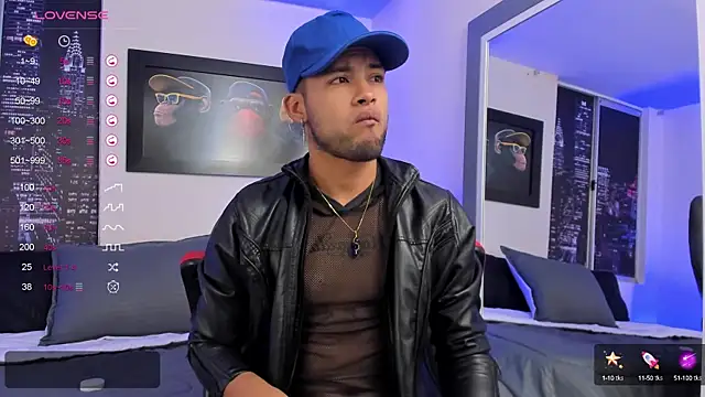 Snapshot of Max_Conor1 chatting on 02-06-25, 11:32 Max Conor1 online show from 02-06-25, 11:32