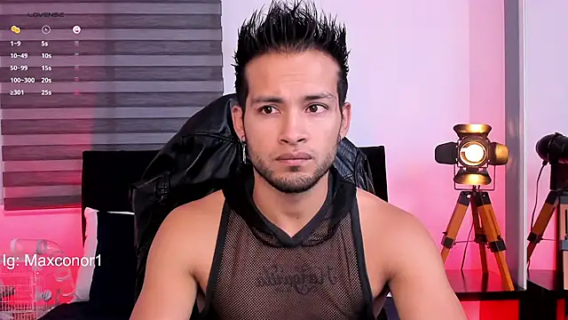 Snapshot of Max_Conor1 chatting on 03-04-25, 11:19 Max Conor1 online show from 03-04-25, 11:19