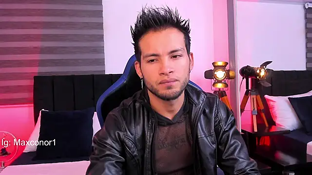 Snapshot of Max_Conor1 chatting on 03-08-25, 10:11 Max Conor1 online show from 03-08-25, 10:11