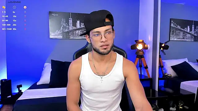 Snapshot of Max_Conor1 chatting on 05-13-26, 11:29 Max Conor1 online show from 05-13-26, 11:29