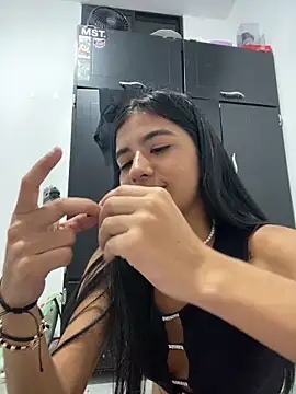 Snapshot of eva_roseee chatting on 10-04-25, 09:02 eva roseee online show from 10-04-25, 09:02