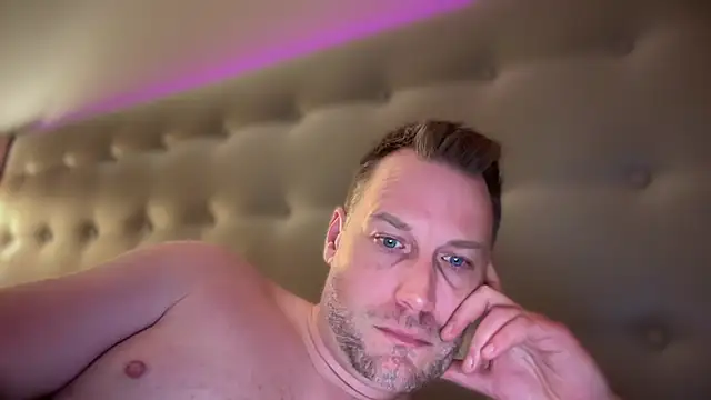 Snapshot of Christian87xxx chatting on 02-13-25, 10:22 Christian87xxx online show from 02-13-25, 10:22