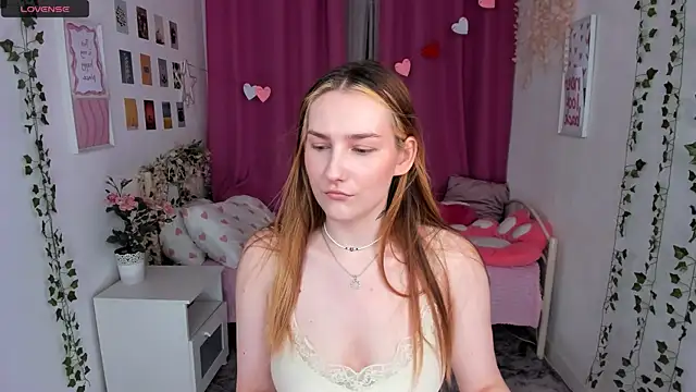 Snapshot of MaryWaddell chatting on 07-19-26, 03:49 MaryWaddell online show from 07-19-26, 03:49