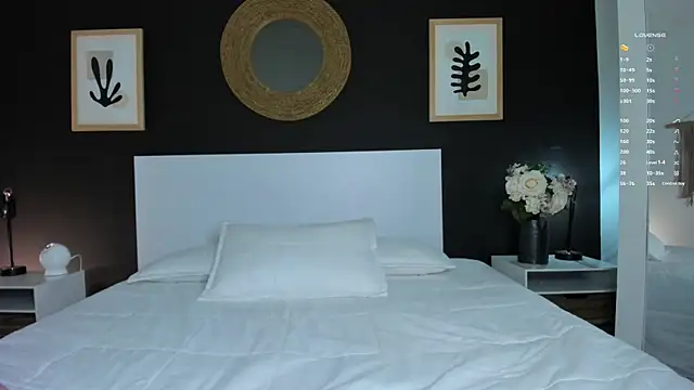 AlannaRussell  online show from 11-28-25, 08:22