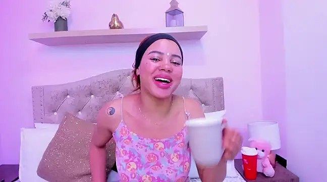 Snapshot of tamararose1 chatting on 02-22-25, 09:34 tamararose1 online show from 02-22-25, 09:34