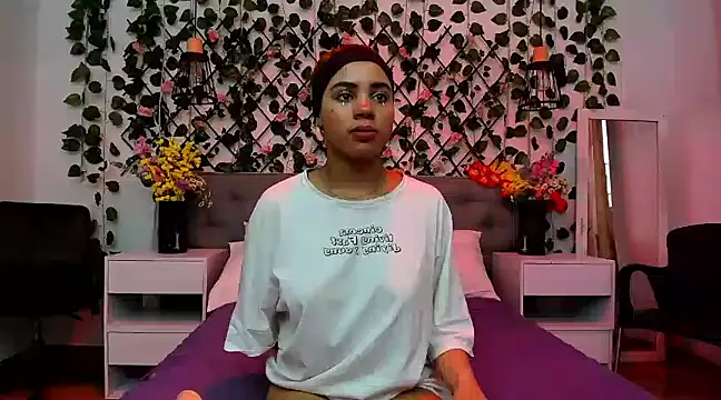 Snapshot of tamararose1 chatting on 02-25-25, 02:54 tamararose1 online show from 02-25-25, 02:54