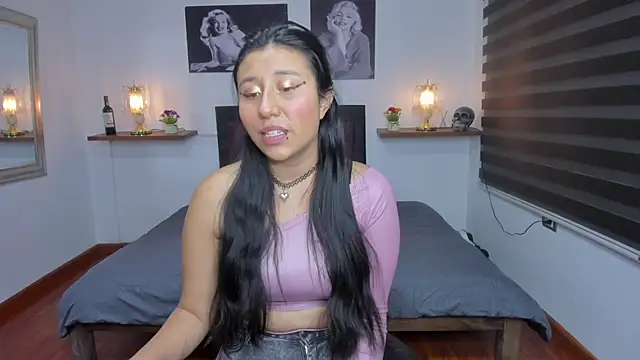 Snapshot of Nohemi_louse chatting on 02-04-25, 07:33 Nohemi louse online show from 02-04-25, 07:33