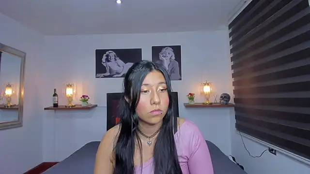 Snapshot of Nohemi_louse chatting on 02-04-25, 10:34 Nohemi louse online show from 02-04-25, 10:34