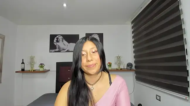 Snapshot of Nohemi_louse chatting on 02-08-25, 07:38 Nohemi louse online show from 02-08-25, 07:38