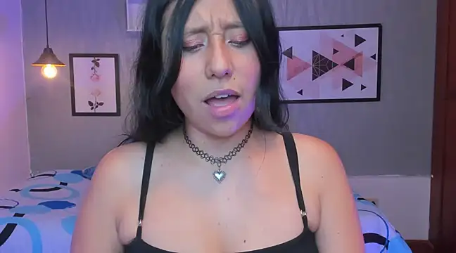 Snapshot of Nohemi_louse chatting on 02-19-25, 01:18 Nohemi louse online show from 02-19-25, 01:18