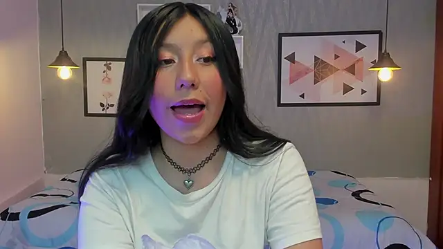 Snapshot of Nohemi_louse chatting on 02-24-25, 07:09 Nohemi louse online show from 02-24-25, 07:09