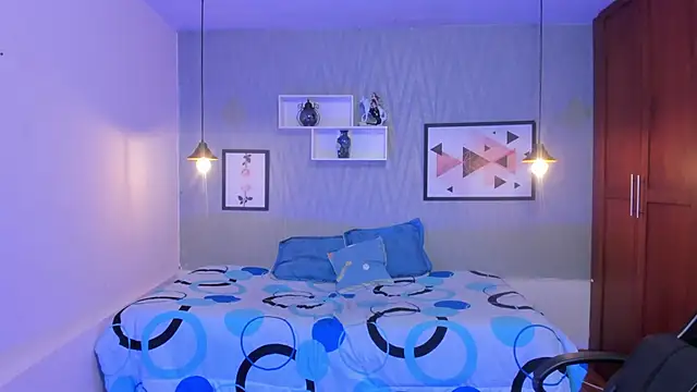 Snapshot of Nohemi_louse chatting on 03-13-25, 01:43 Nohemi louse online show from 03-13-25, 01:43