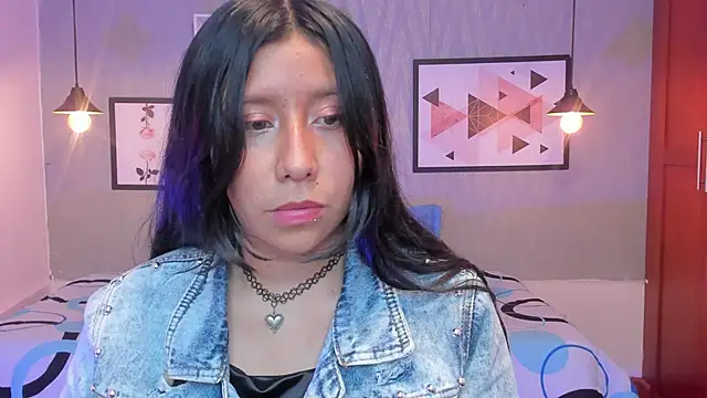 Snapshot of Nohemi_louse chatting on 03-15-25, 07:27 Nohemi louse online show from 03-15-25, 07:27