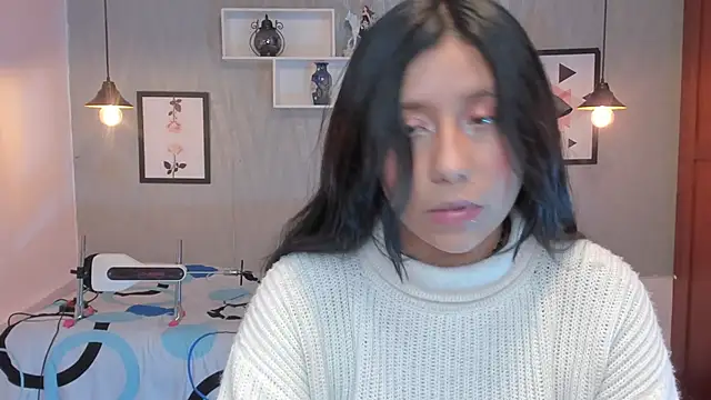 Snapshot of Nohemi_louse chatting on 03-17-25, 10:38 Nohemi louse online show from 03-17-25, 10:38