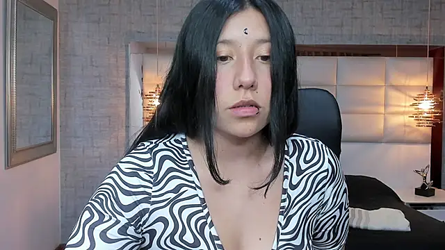 Snapshot of Nohemi_louse chatting on 10-07-25, 07:33 Nohemi louse online show from 10-07-25, 07:33