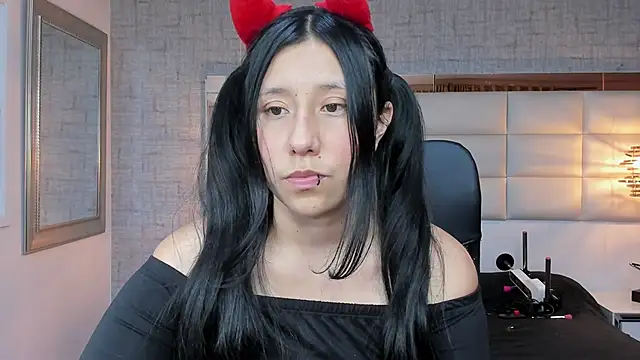 Snapshot of Nohemi_louse chatting on 10-14-25, 07:14 Nohemi louse online show from 10-14-25, 07:14