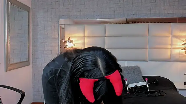 Snapshot of Nohemi_louse chatting on 10-22-25, 07:13 Nohemi louse online show from 10-22-25, 07:13