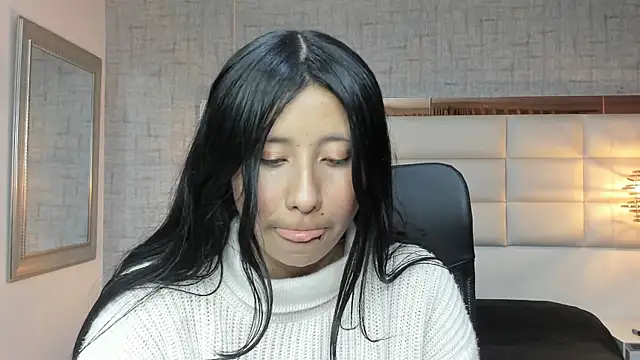 Snapshot of Nohemi_louse chatting on 10-25-25, 07:52 Nohemi louse online show from 10-25-25, 07:52