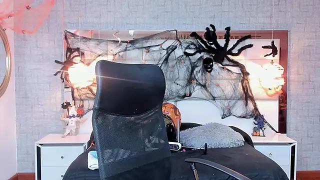 Snapshot of Nohemi_louse chatting on 11-01-25, 06:21 Nohemi louse online show from 11-01-25, 06:21